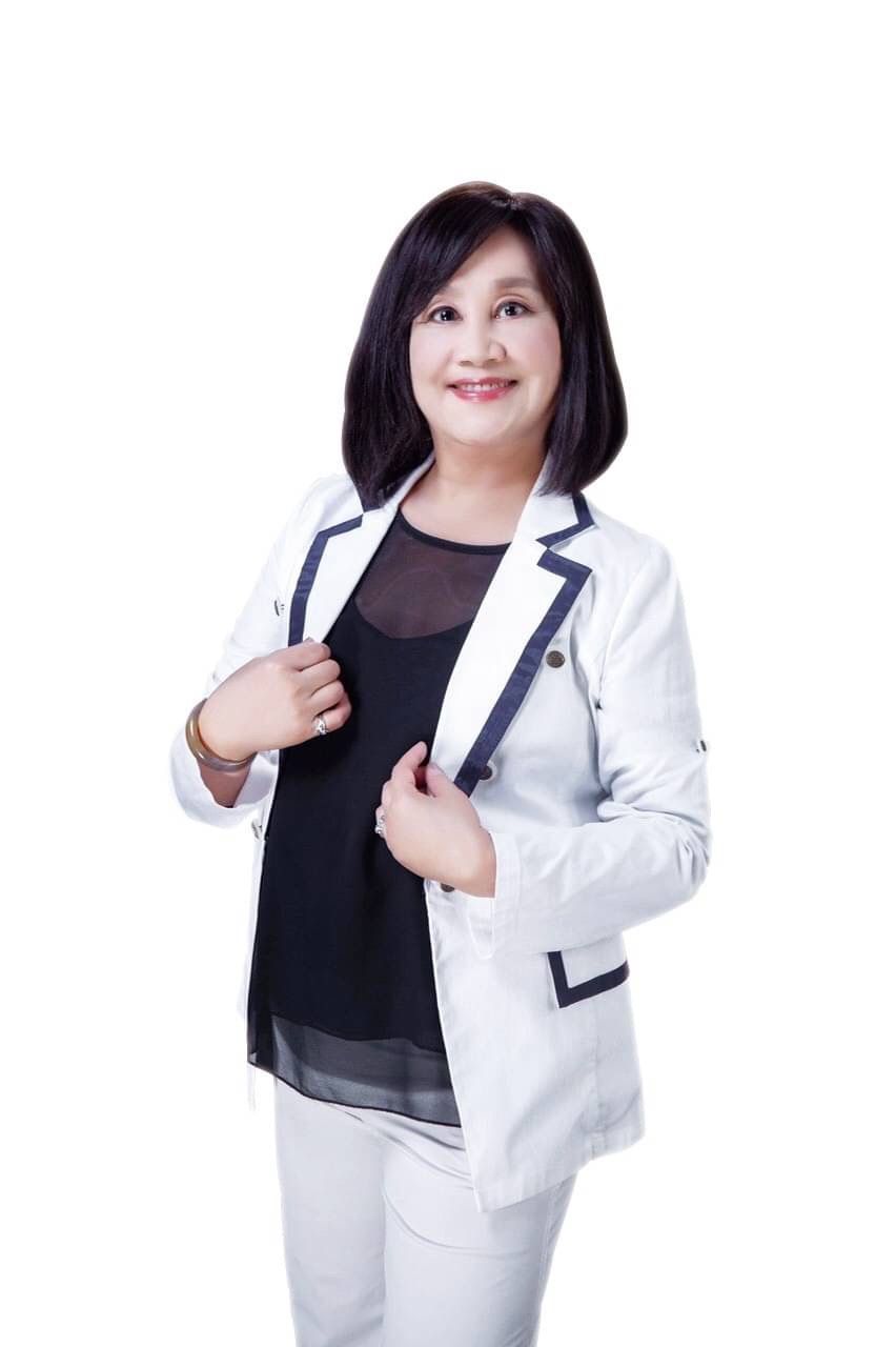 第二屆會長 許心華形象照.jpg